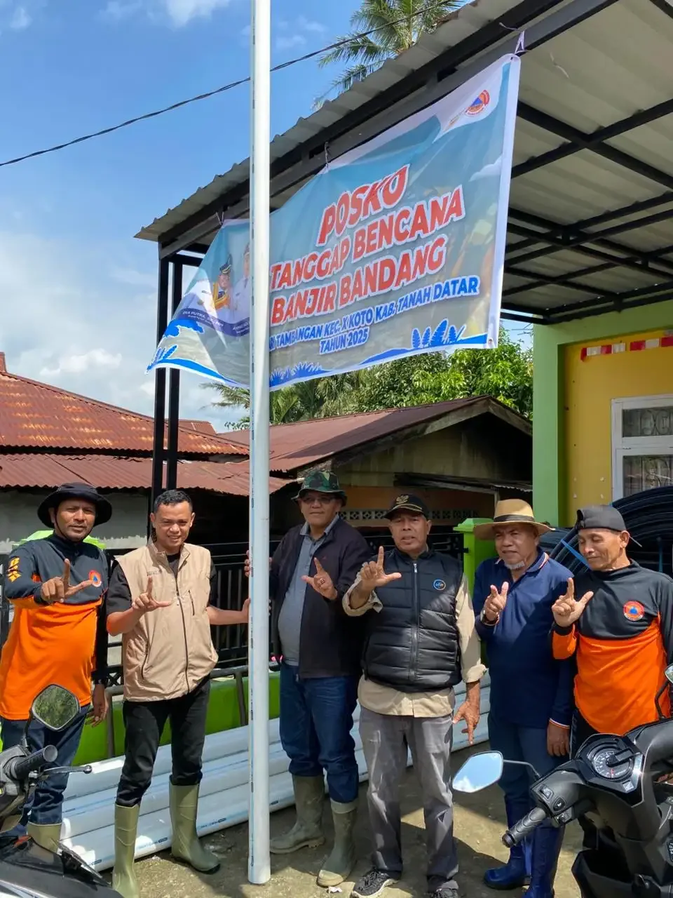 jefri-masrul-bantu-pulihkan-air-bersih-nagari-tambangan-usai-bencana