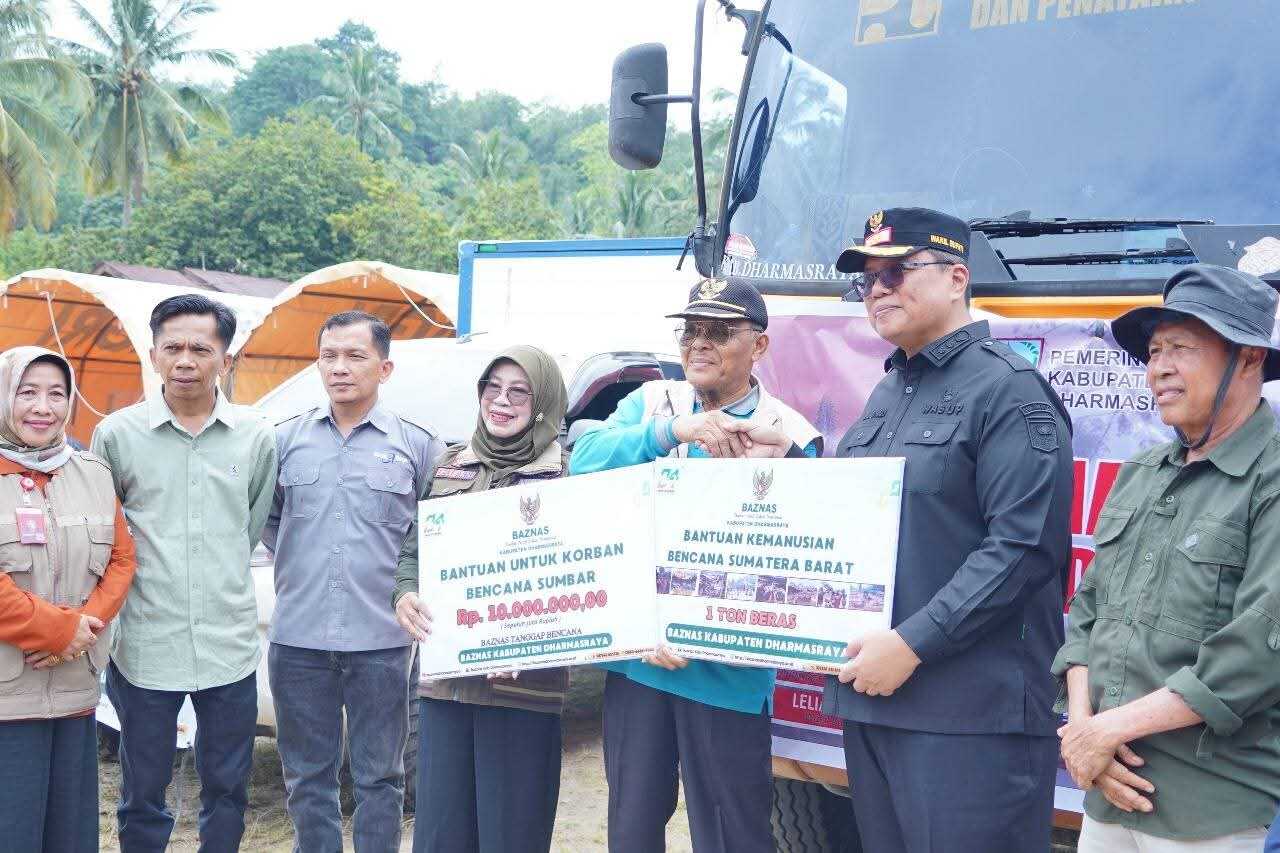 dharmasraya-salurkan-bantuan-2,5-ton-beras-dan-rp100-juta-ke-tanah-datar