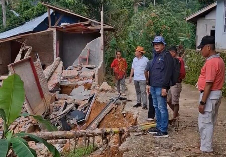 novermal:-jembatan-putus,-jalan-tertutup-longsor,-ratusan-warga-ngalau-gadang-masih-terisolasi