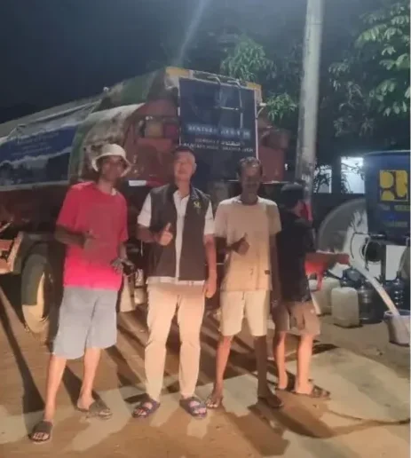 hiswana-migas-bantu-korban-banjir-bandang-padang,-salurkan-uang-tunai-dan-lpg