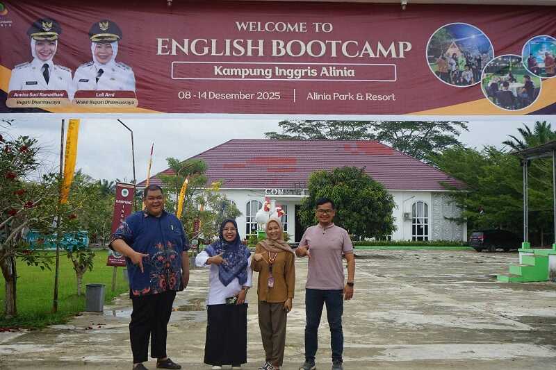 english-bootcamp-2025,-progul-annisa-agar-anak-dharmasraya-percaya-diri-menatap-dunia