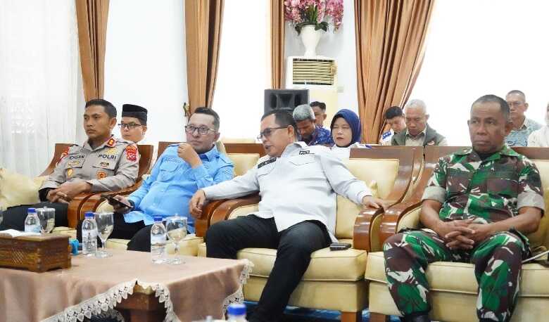 bupati-eka-putra-sampaikan-komitmen-tak-akan-tinggalkan-rakyat-saat-bencana