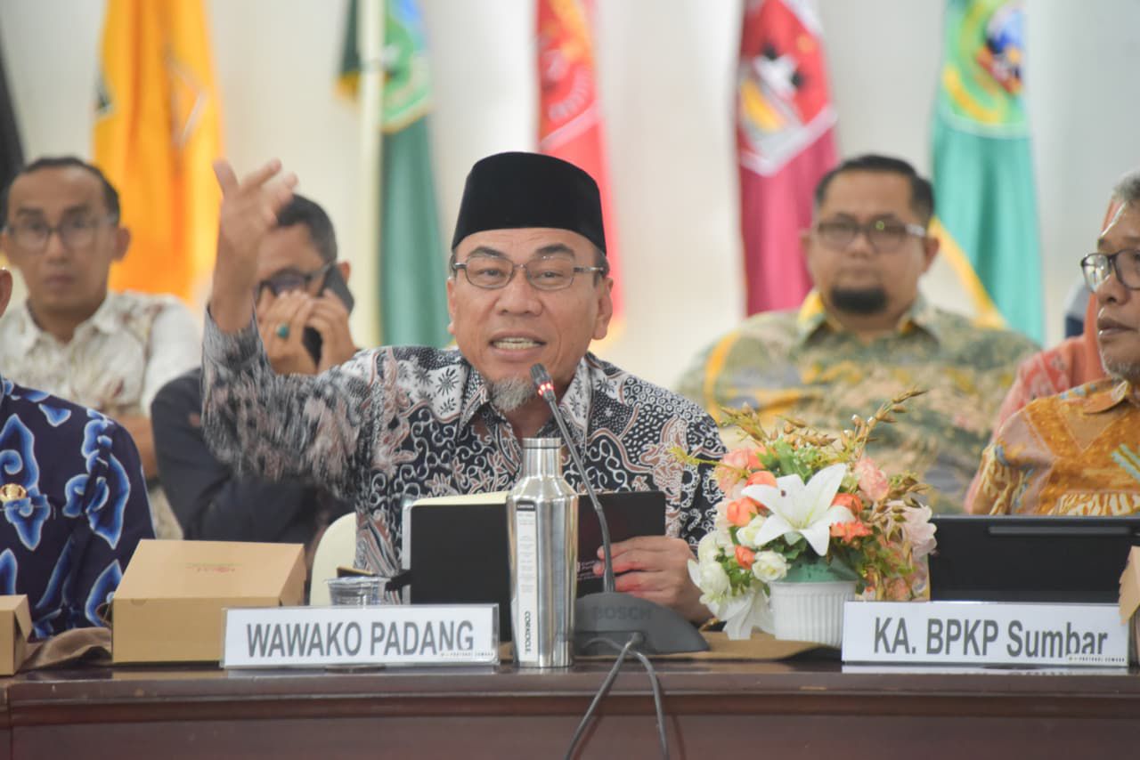 wawako-maigus-nasir-rapat-tpid-bersama-pemprov-sumbar-dan-kabupaten-kota