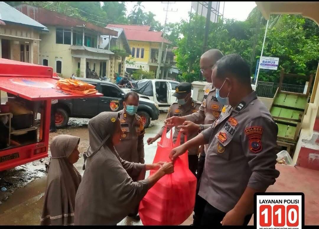 polres-pessel-salurkan-205-kotak-makanan-lewat-dapur-umum-untuk-warga-terdampak-bencana