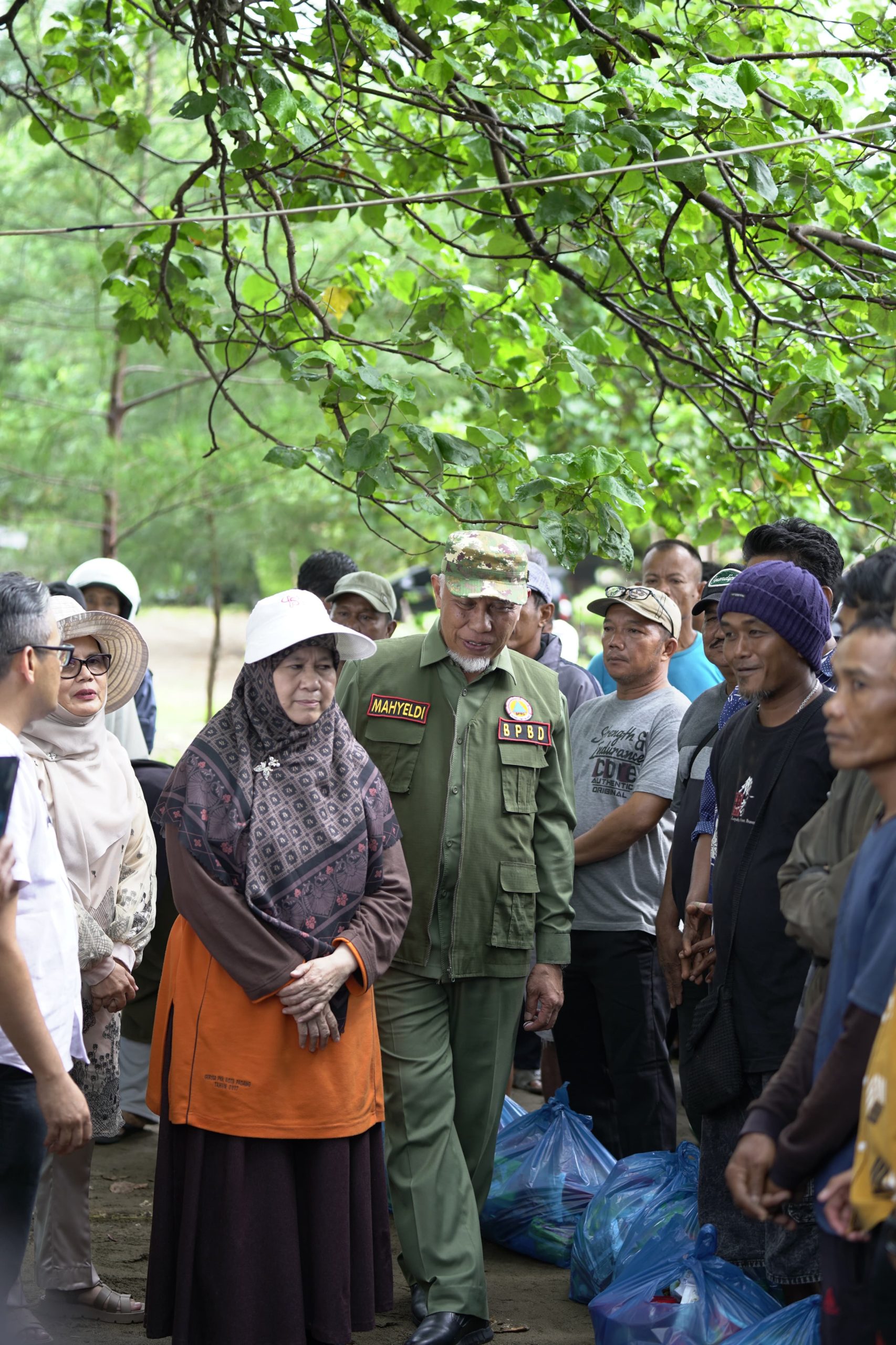 dua-minggu-tak-melaut,-gubernur-mahyeldi-bantu-205-nelayan-pasia-nan-tigo