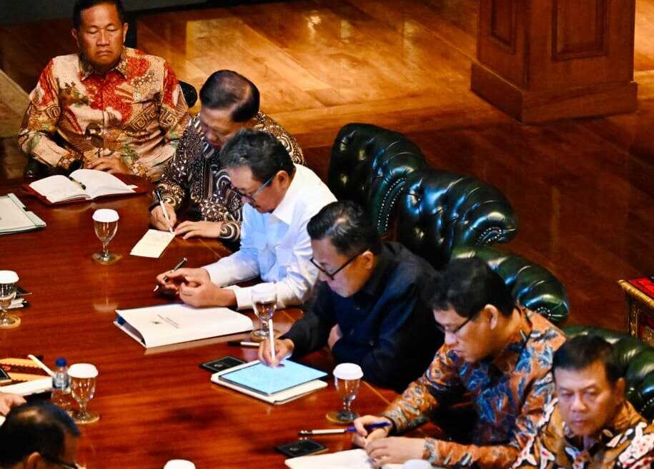 presiden-prabowo-di-hambalang-bahas-percepatan-penanganan-bencana-dan-kesiapan-libur-akhir-tahun