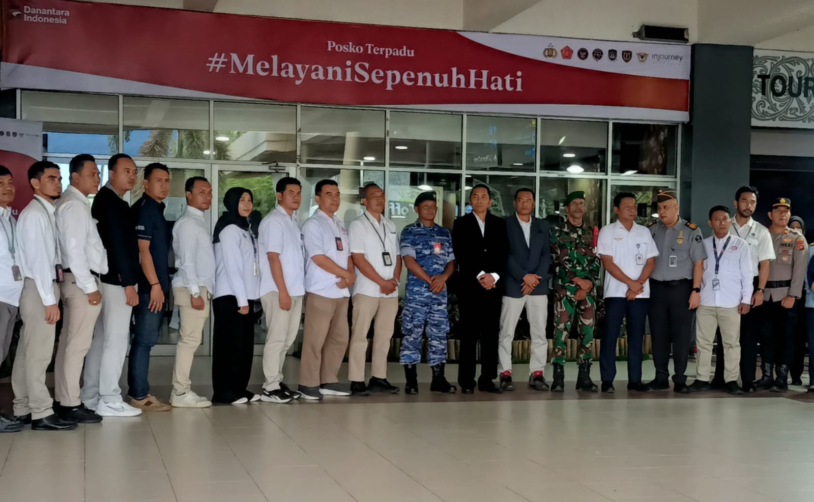 gm-pt-angkasa-pura-kc-bim-pimpin-apel-pembukaan-posko-terpadu-nataru