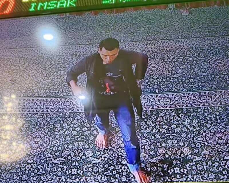 pencuri-kotak-amal-masjid-al-elfah-kota-solok-terekam-cctv