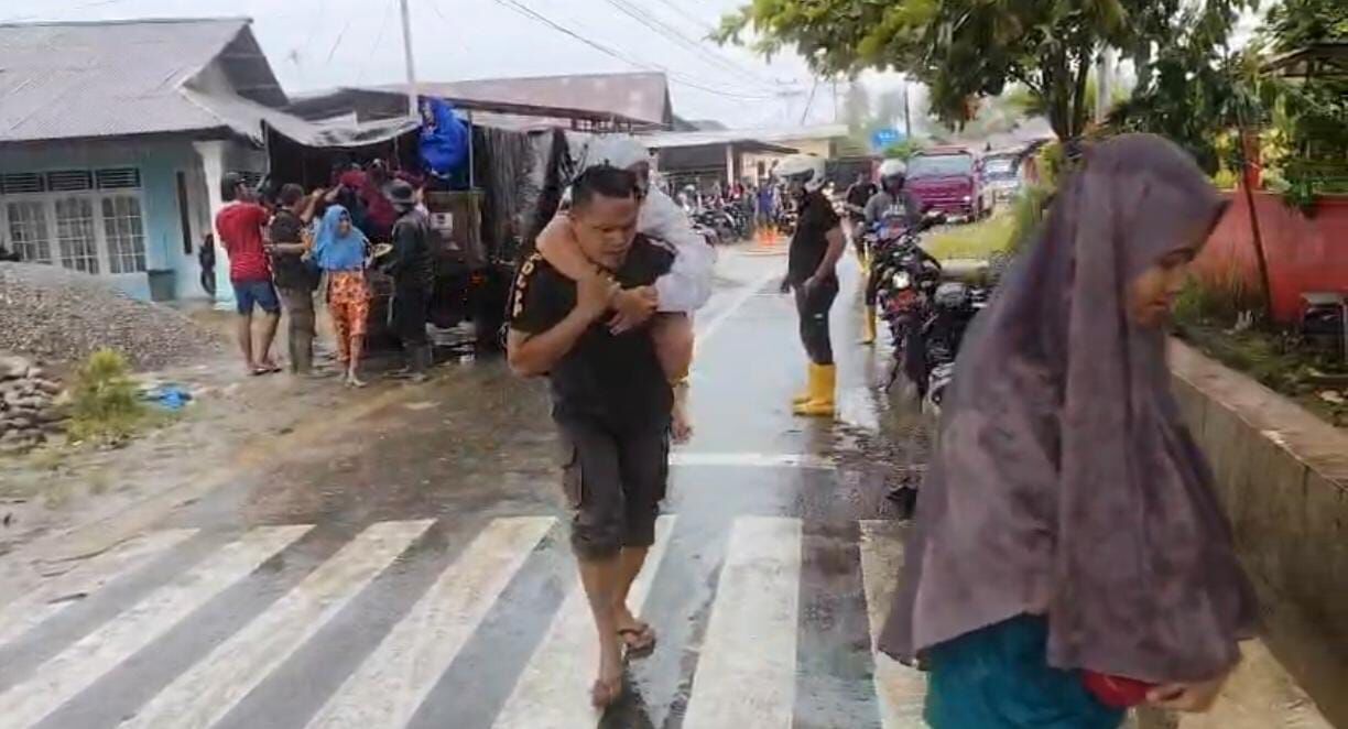 satpol-pp-padang-evakuasi-22-warga-gurun-laweh