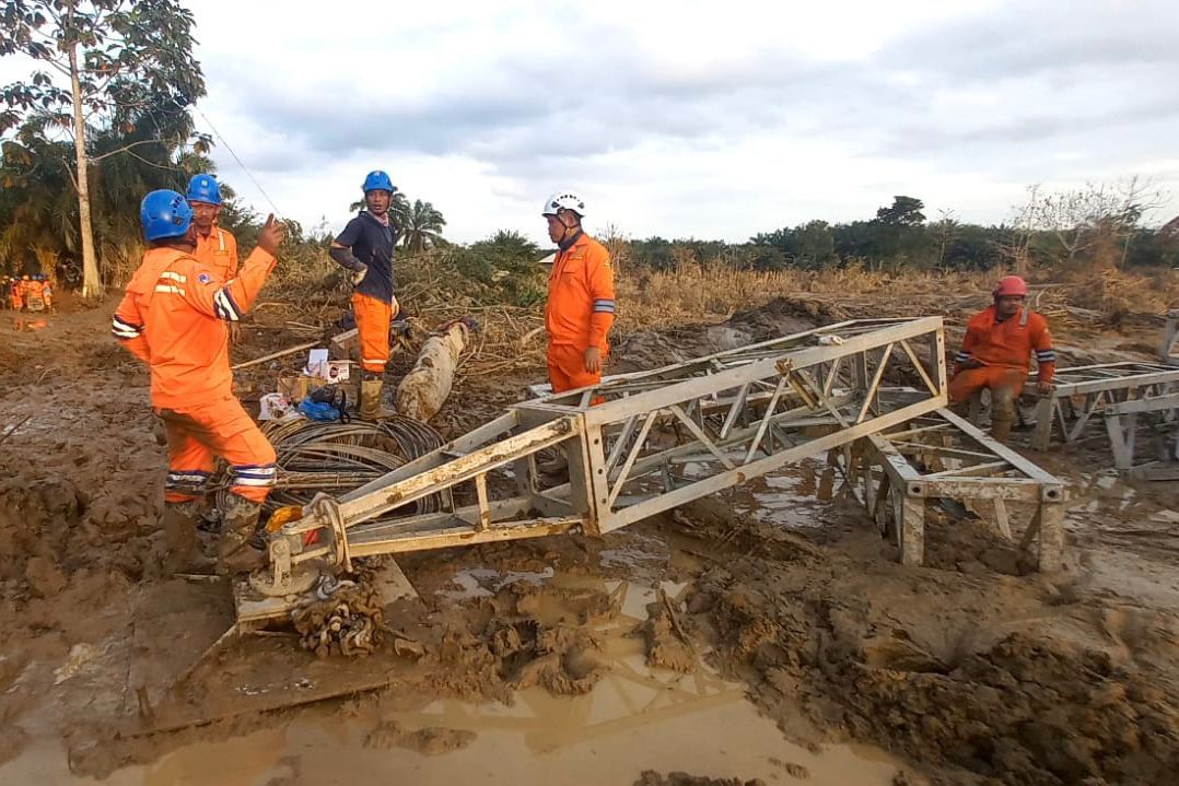 korban-banjir-dan-longsor-di-sumatera-capai-1.053-jiwa,-operasi-sar-masih-berpacu-dengan-waktu