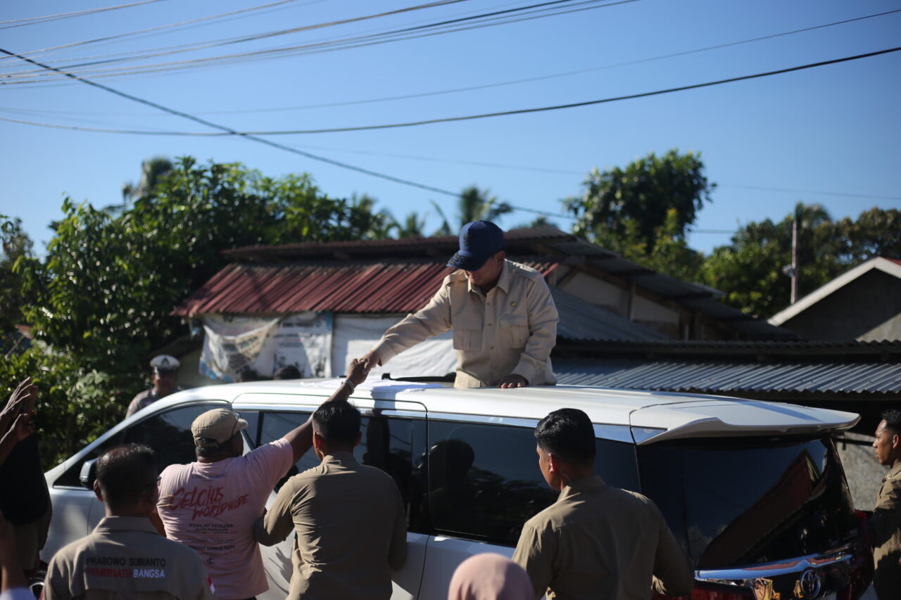 presiden-prabowo-kembali-ke-sumbar,-langsung-pimpin-rapat-tertutup-bahas-penanganan-bencana