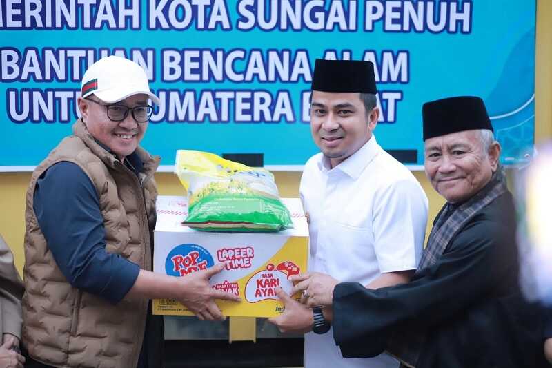 walikota-sungai-penuh-antarkan-bantuan-ke-kota-solok