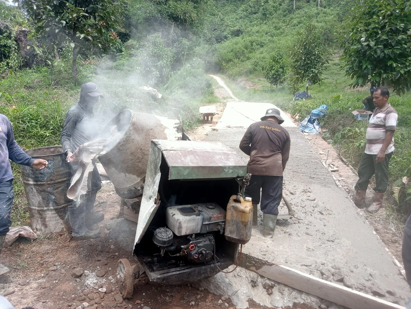 pastikan-pasokan-semen-aman,-pt-semen-padang-dukung-pemulihan