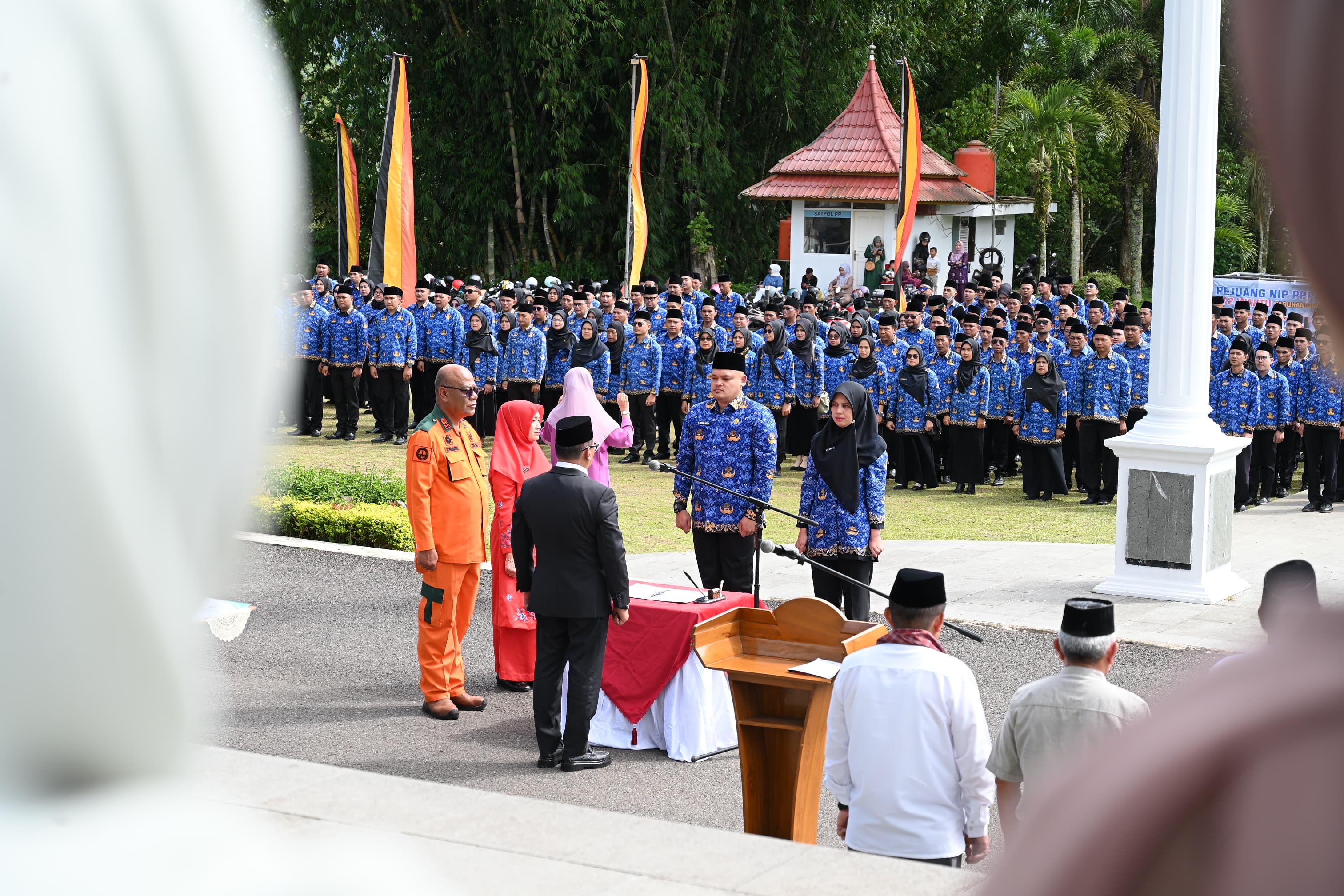 tingkatkan-layanan,-pemko-bukittinggi-lantik-900-pppk-paruh-waktu,