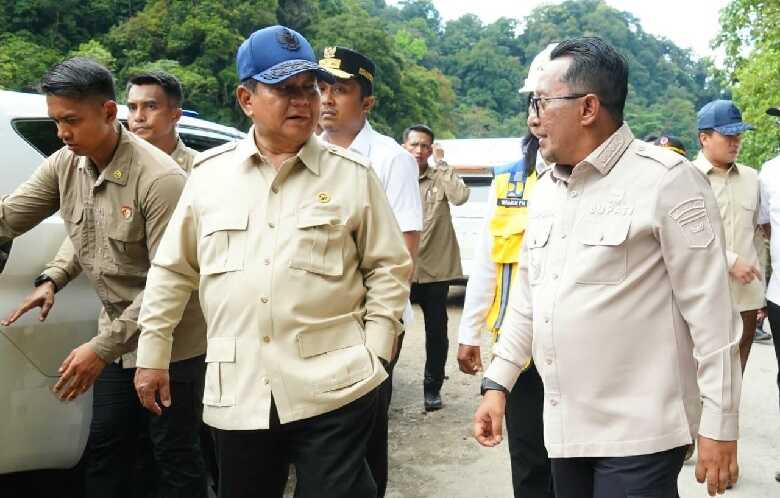 presiden-prabowo-tinjau-titik-bencana-di-lembah-anai