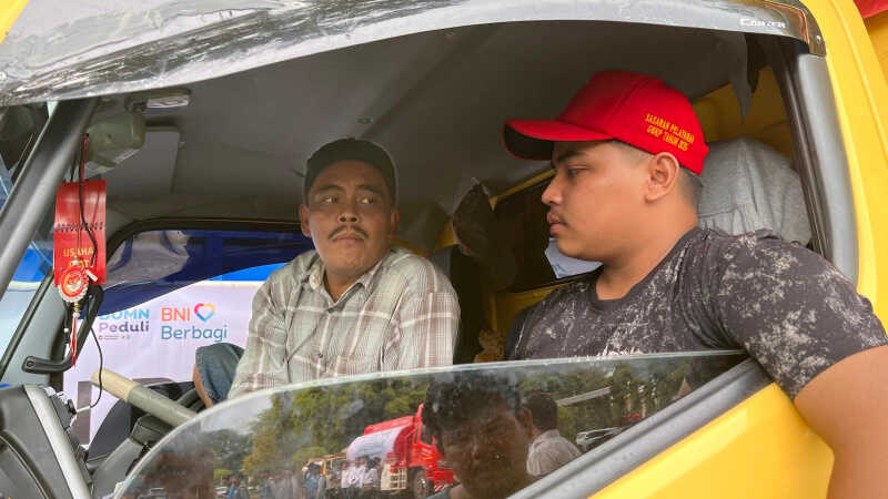 sopir-di-medan-bersaksi-:-kami-bergerak-11-jam-ke-gayo-antar-bantuan-danantara