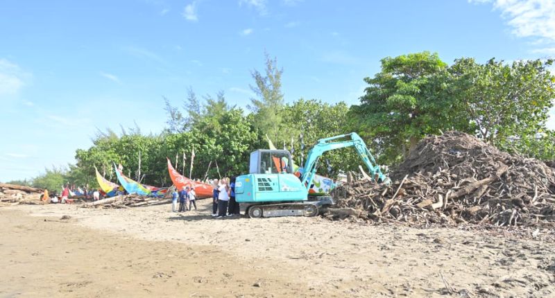 pemprov-sumbar-gerakkan-asn-bersihkan-pantai,-pulihkan-aktivitas-nelayan