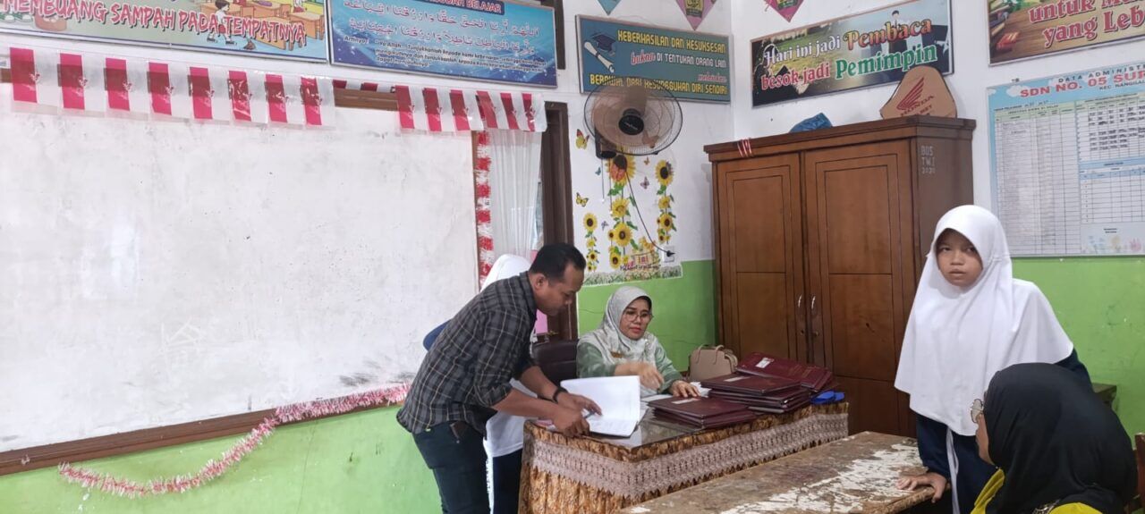 pengambilan-rapor,-gemar-dorong-peran-ayah-awasi-pendidikan-anak-di-padang