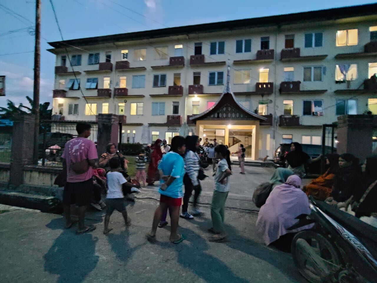 khawatir-keselamatan-anak-dan-lansia,-warga-tabiang-banda-gadang-tolak-tempati-huntara-rusunawa-lubuk-buaya