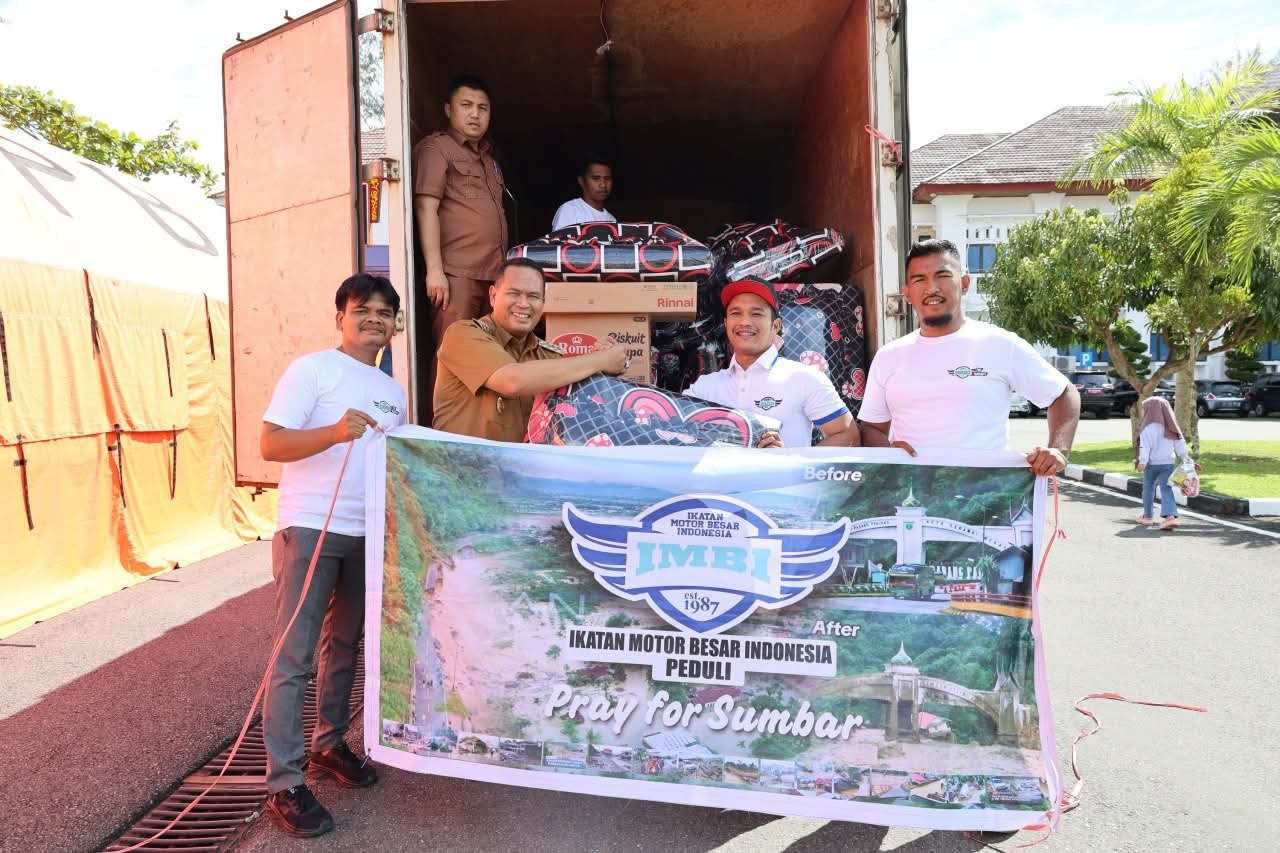 imbi-salurkan-bantuan-untuk-korban-bencana-di-kota-pariaman