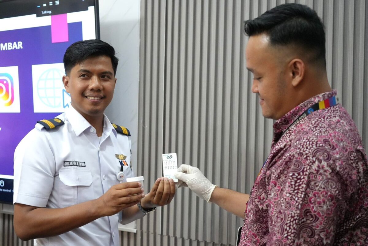 jelang-nataru-kai-divre-ii-sumbar-bersama-bnn-sumbar-laksanakan-random-check-p4gn