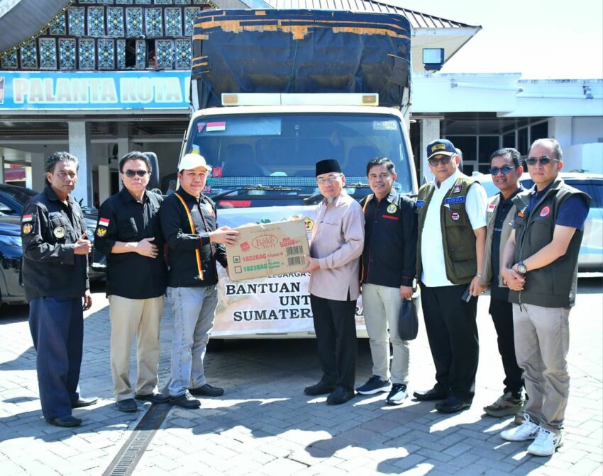 ikpk-batam-salurkan-400-paket-dan-rp75-juta-untuk-korban-bencana-di-padang