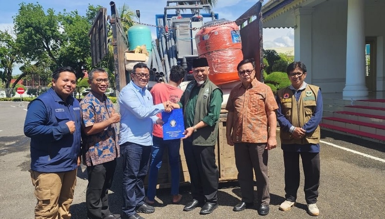 sumbar-dapat-bantuan-mesin-penjernih-air-dari-universitas-diponegoro