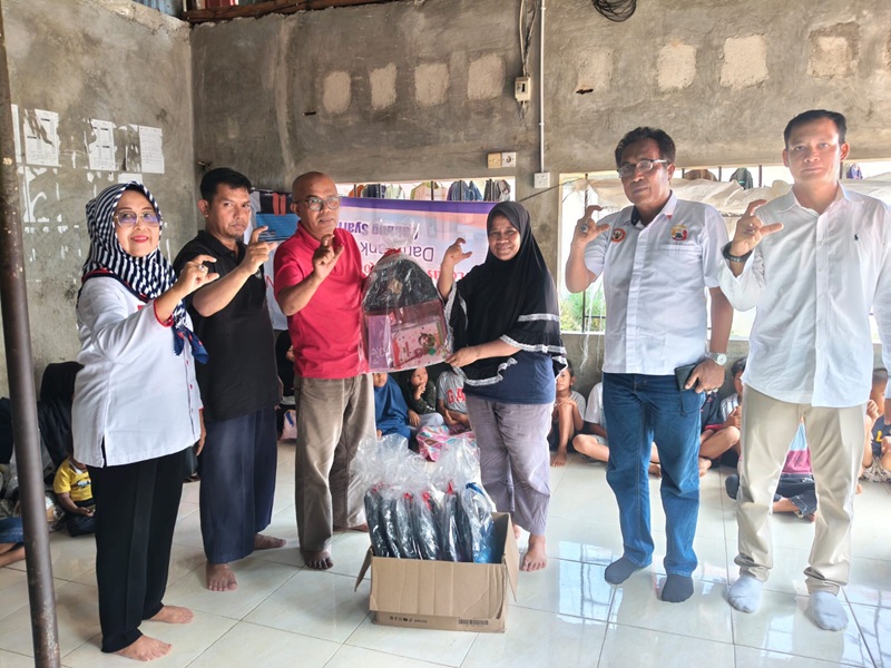 pjkip-salurkan-bantuan-perlengkapan-sekolah-untuk-murid-sd-terdampak-banjir-di-kampung-lapai