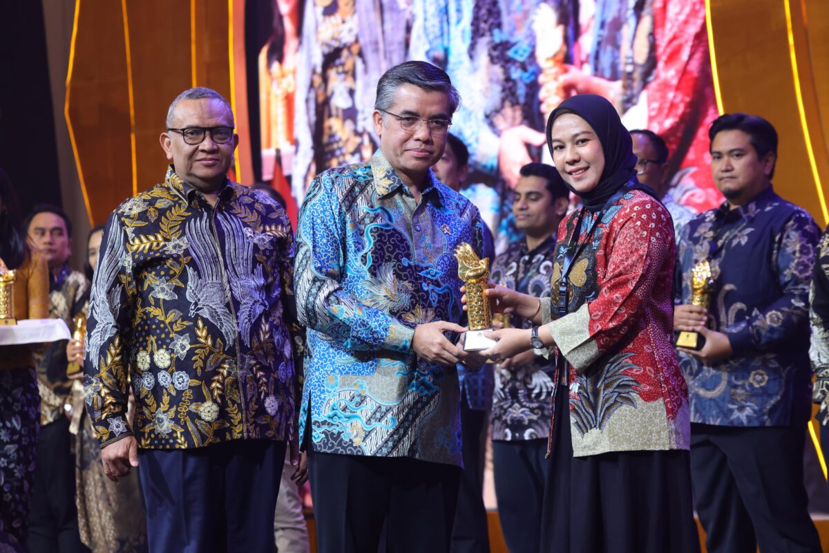 produktivitas-tenaga-kerja-sumbar-tuai-penghargaan