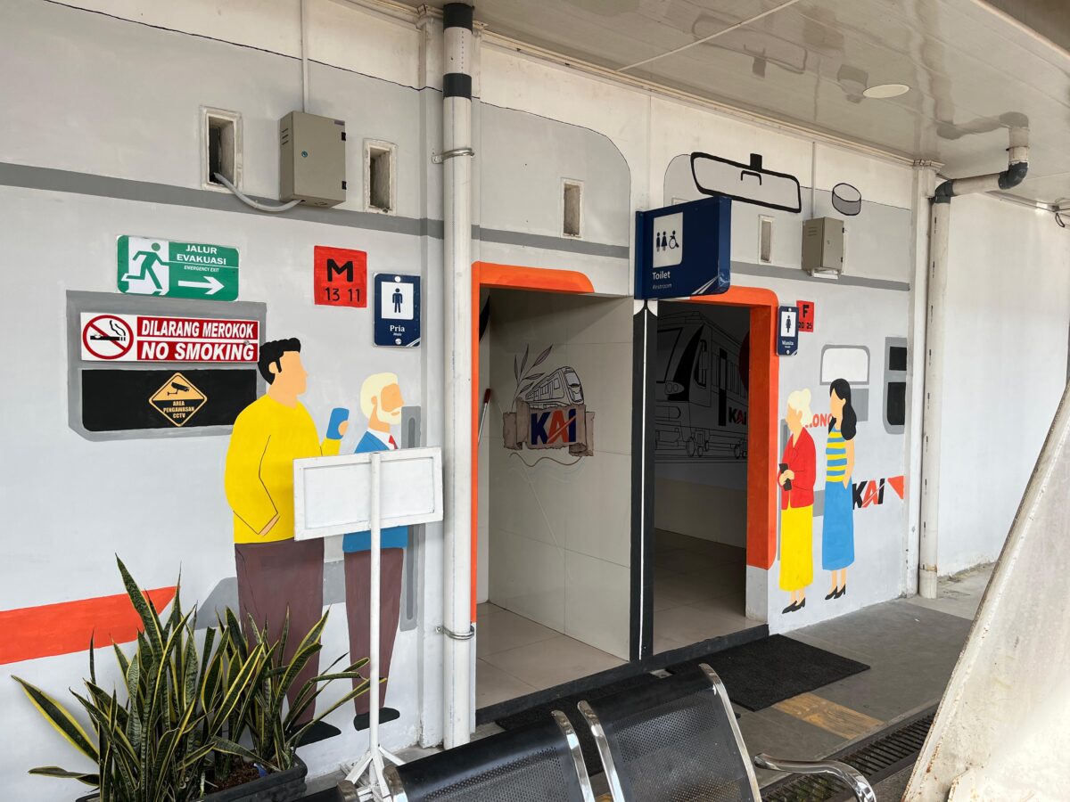 tak-sekadar-bersih,-toilet-estetik-stasiun-padang-jadi-upaya-kai-tingkatkan-layanan-natar