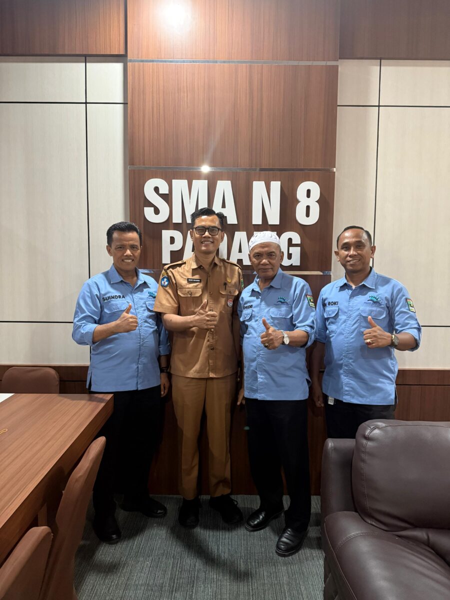 kepala-sma-n-8-padang-berry-devanda,-“homo-ancaman-serius,-dunia-pendidikan-sumbar-harus-lakukan-sesuatu-untuk-lindungi-siswa”.