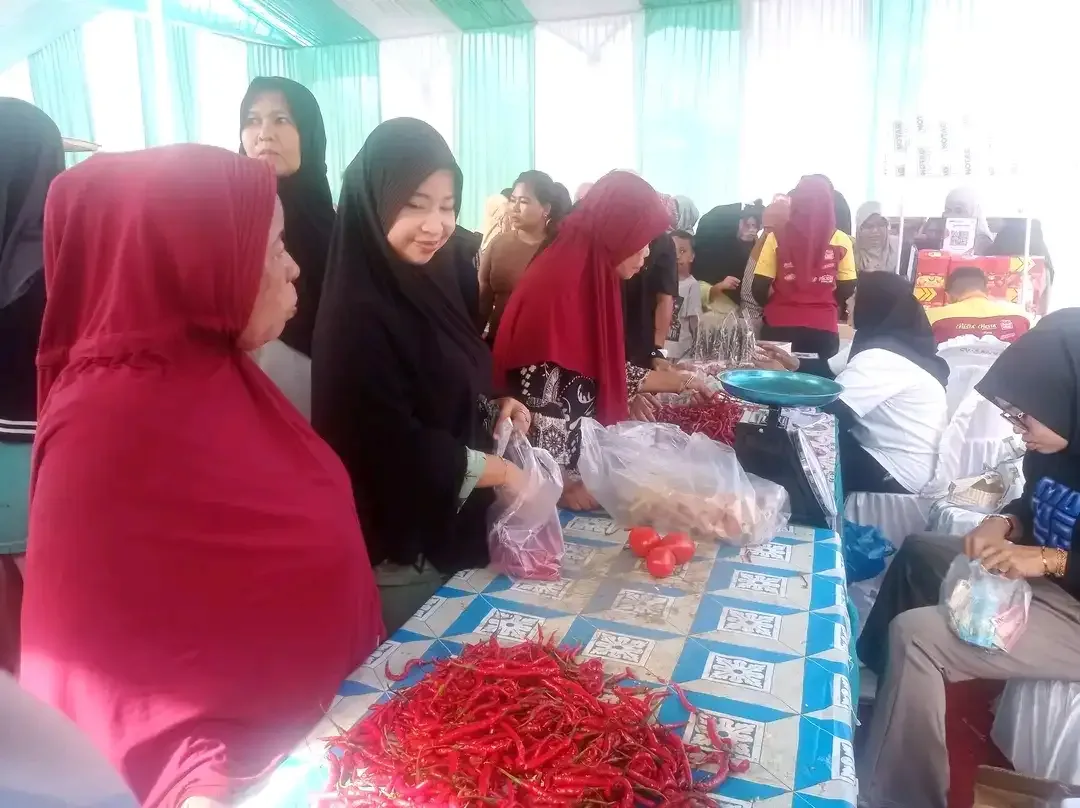 pemko-padang-subsidi-pangan,-masyarakat-antusias-sambut-gpm-di-koto-tangah