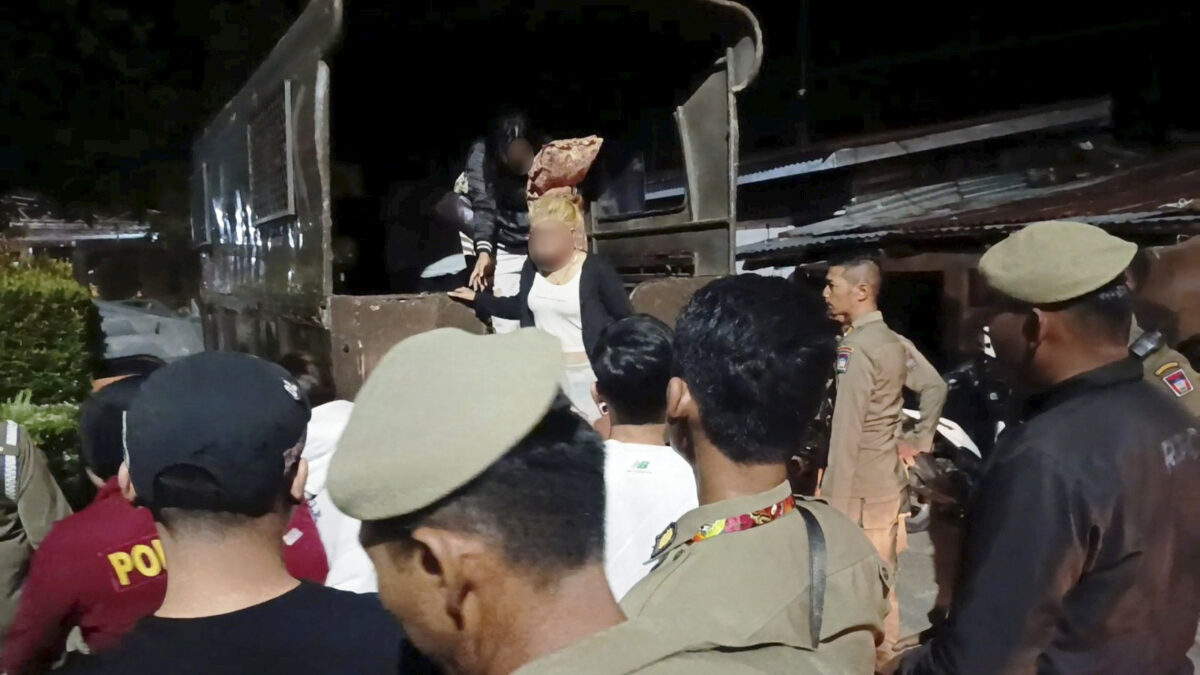 satpol-pp-padang-amankan-12-remaja-yang-diduga-konsumsi-alkohol-di-batang-arau