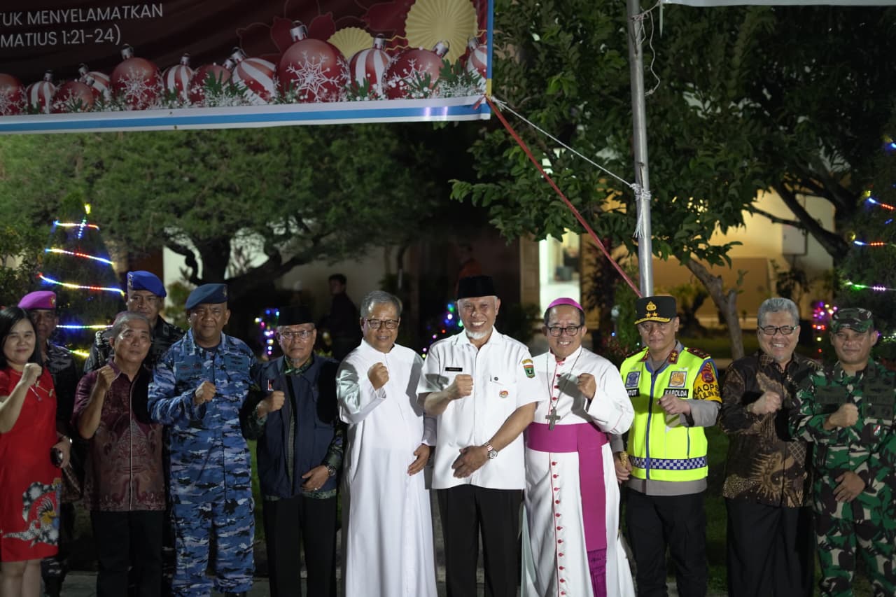 guna-memastikan-pelaksanaan-ibadah-misa-natal-berjalan-aman,-gubernur-bersama-forkopimda-tinjau-gereja-dan-pos-pengamanan-nataru-di-padang