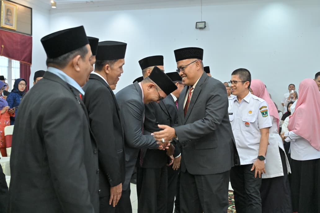 sekdaprov-sumbar-lantik-119-pejabat-administrator-dan-pengawas