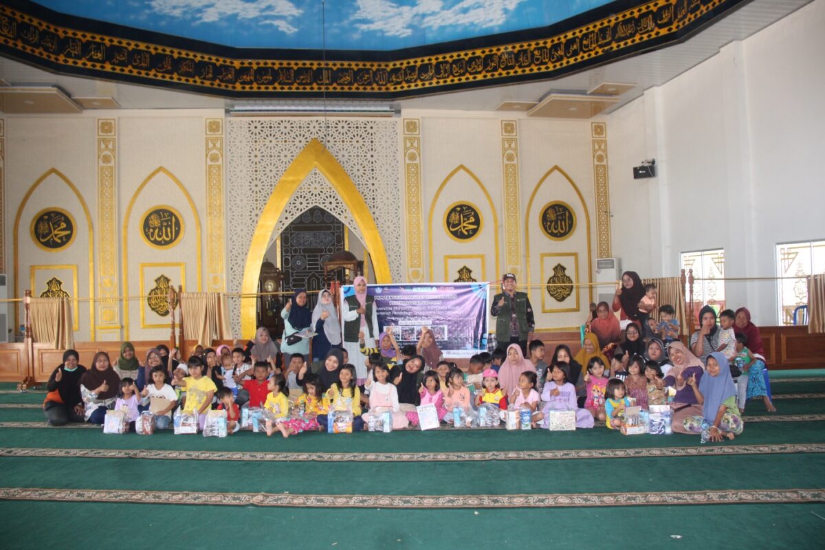 um-sumatera-barat-obati-trauma-anak-anak-korban-banjir-padang