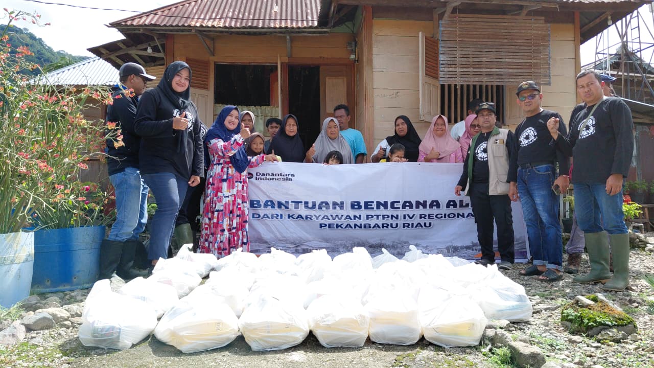 serikat-pekerja-ptpn-iv-pekanbaru-salurkan-bantuan-rp100-juta-untuk-korban-banjir-sumbar