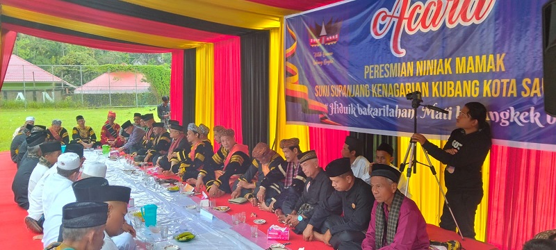 gala-sako-suku-supanjang-di-nagari-kubang-sawahlunto-dilewakan