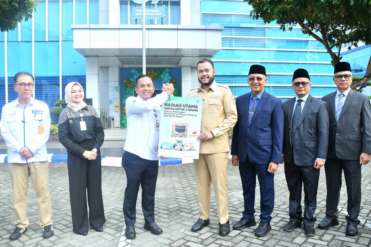 upacara-hut-ke-51-tahun,-wako-fadly-amran-apresiasi-perumda-am-kota-padang-tangani-darurat-bencana