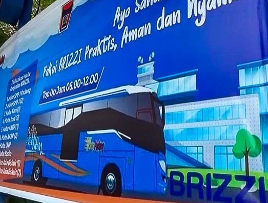 brizzi,-idola-anak-sekolah-untuk-transaksi-di-trans-padang
