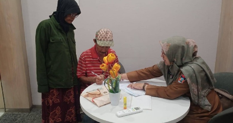 korban-banjir-di-padang-terima-dana-tunggu-hunian