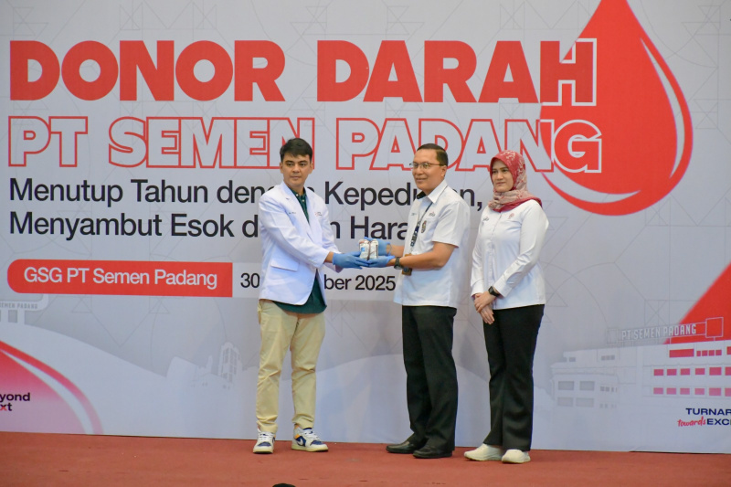 melampaui-target,-pt-semen-padang-kumpulkan-2.087-kantong-darah-sepanjang-2025