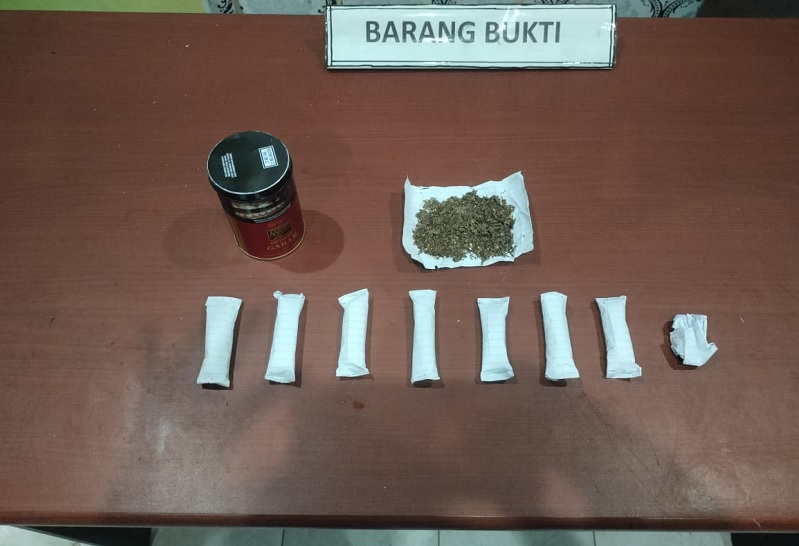 warga-pariaman-simpan-ganja-dalam-kaleng-rokok