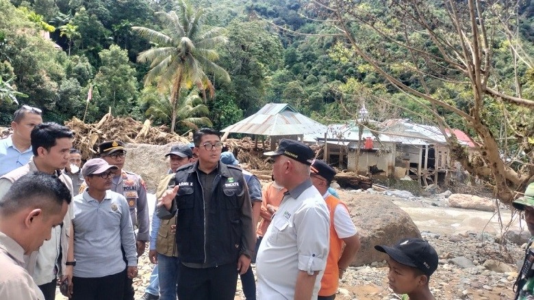 gubernur-tinjau-lokasi-bencana-di-nagari-pancuang-taba-pessel