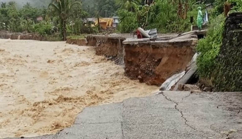 debit-air-sungai-kembali-meningkat,-akses-jalan-ke-batu-busuak-terputus