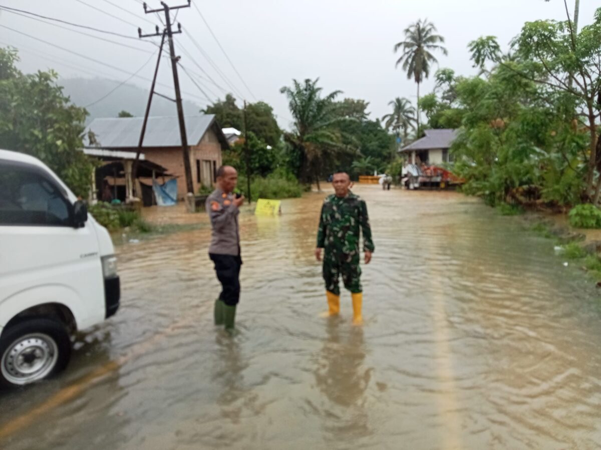 hujan-deras-picu-banjir-di-koto-xi-tarusan,-jalur-padang–painan-lumpuh-total