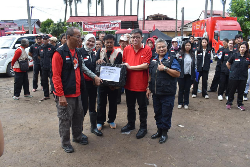 perintah-ibu-mega:-relawan-medis-pdip-wajib-standby-di-lokasi-bencana-hingga-maret-2026