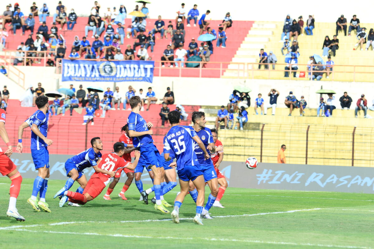 kalah-1-0-dari-psim,-pelatih-semen-padang-fc-murka-ke-wasit