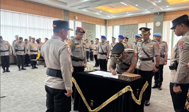 sertijab-di-polda-sumbar,-karo-ops-dan-karo-sdm-dimutasi
