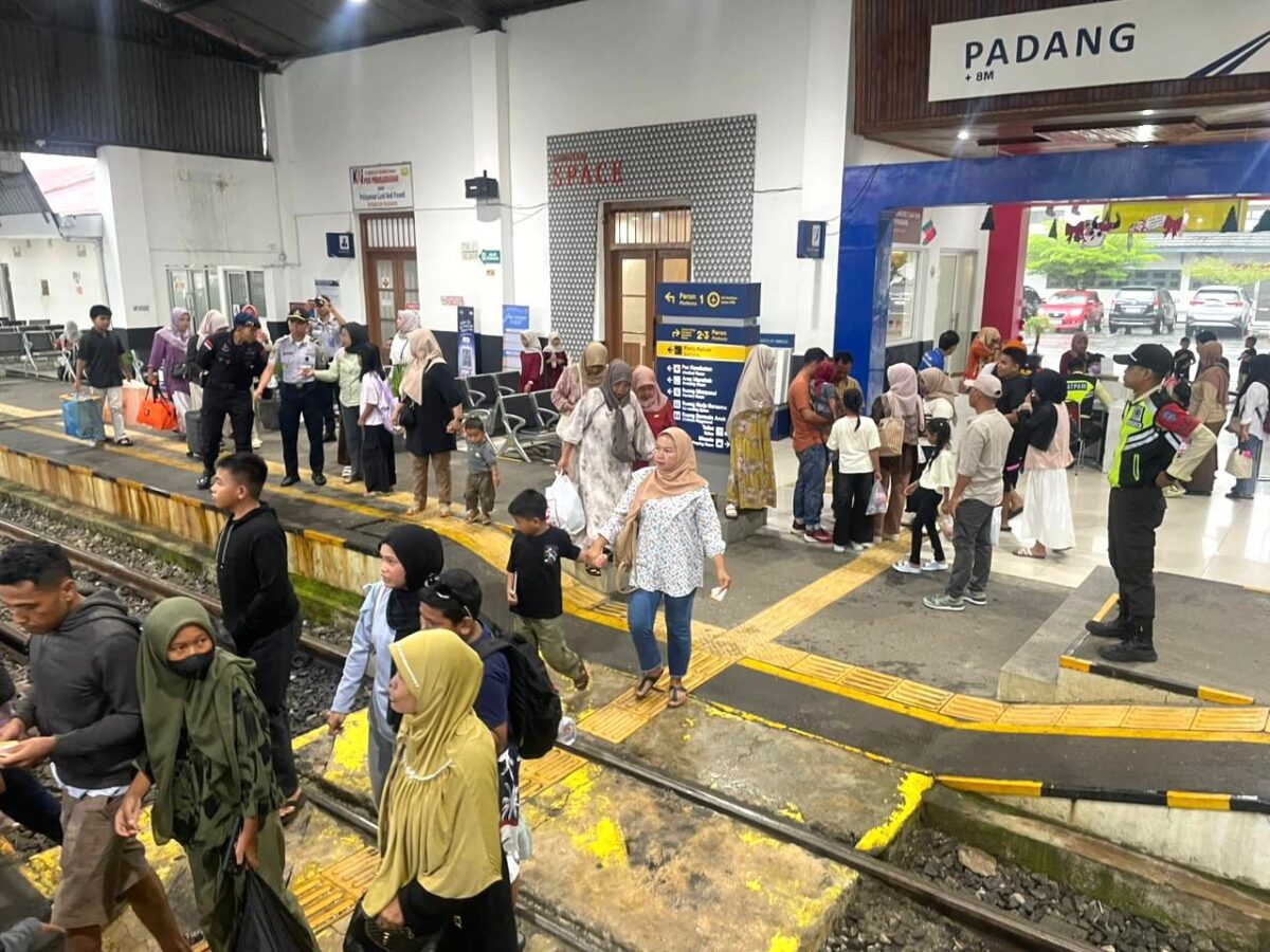 kai-divre-ii-sumbar-layani-123-ribu-penumpang-selama-nataru